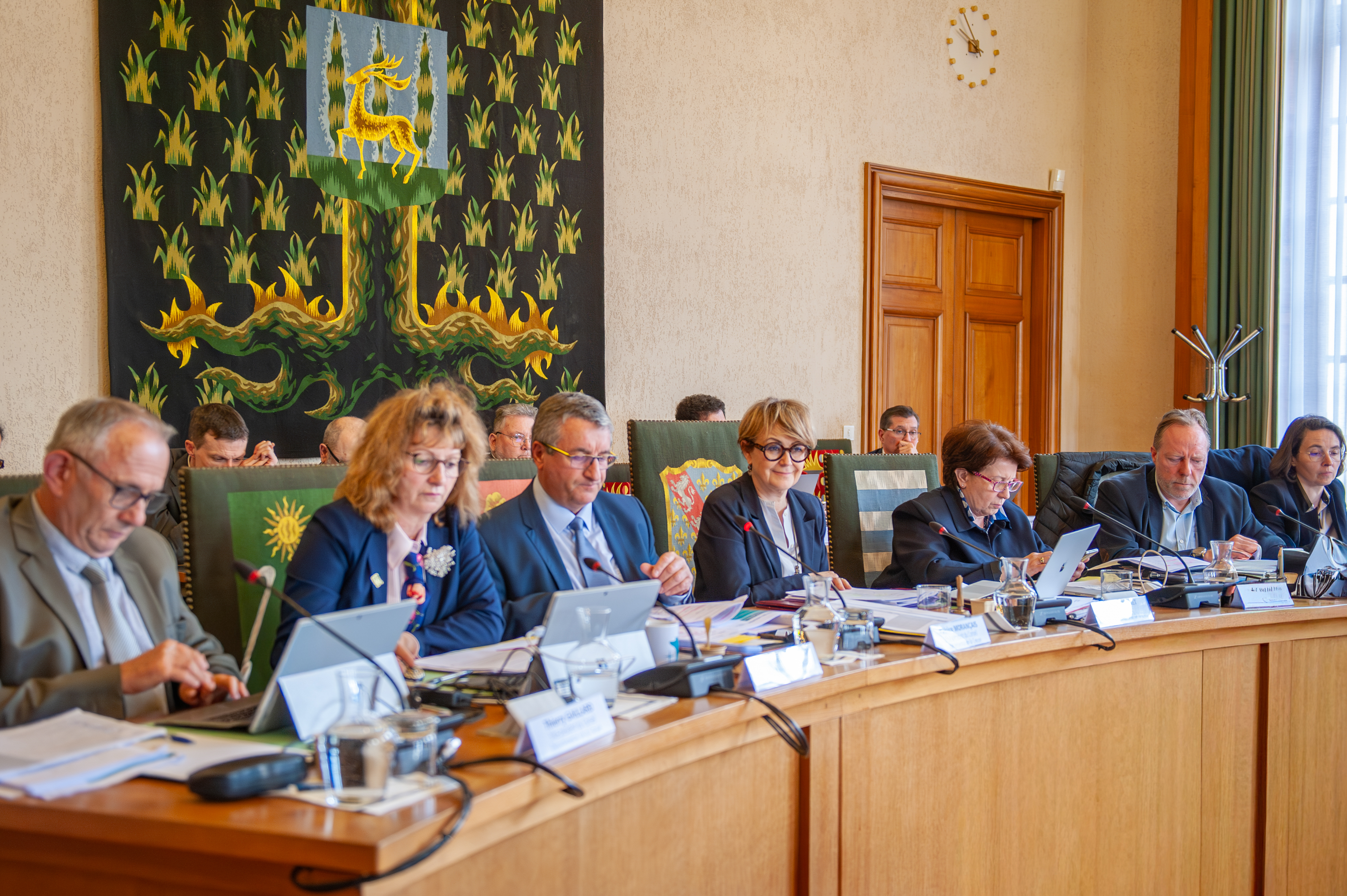 La Présidente et les vice-présidents